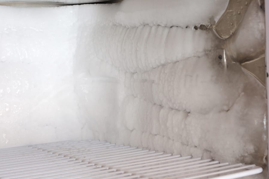 defrosting system in refrigerator