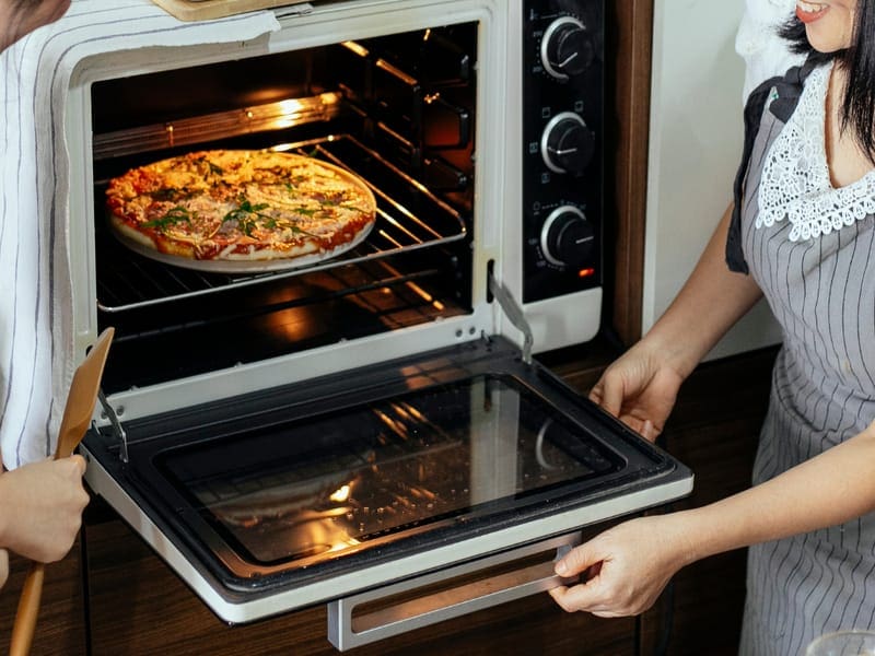 baking pizza in OTG oven