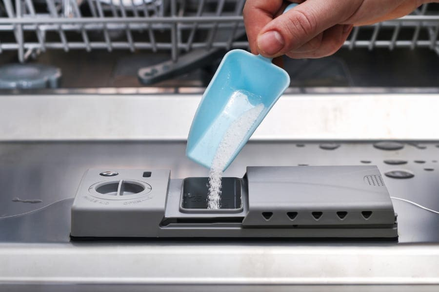 proper way of pouring detergent in dishwasher
